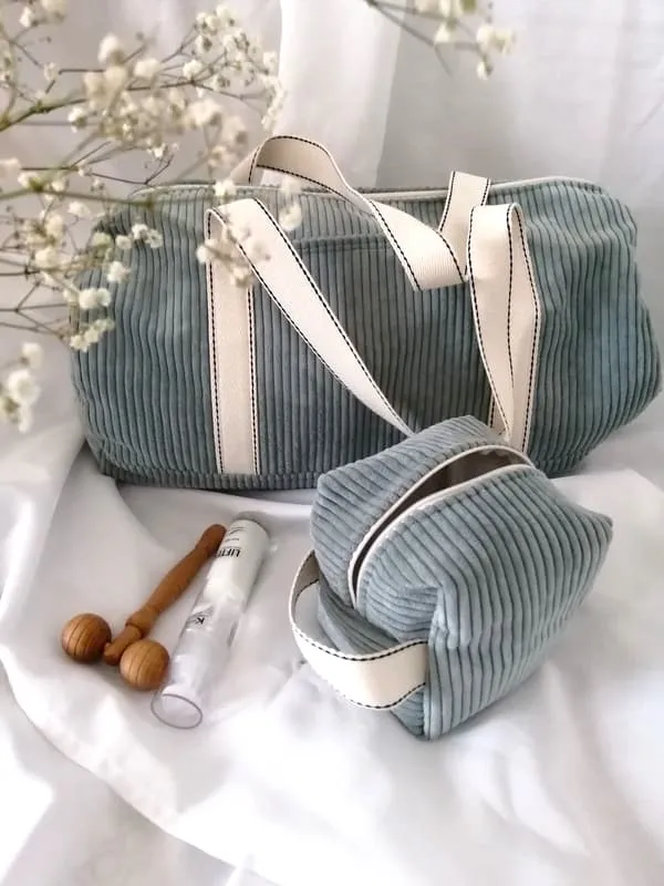 Sac polochon et trousse de toilette en velours