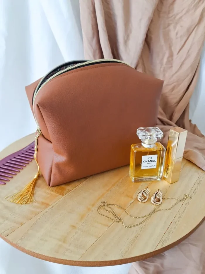 TROUSSE DE TOILETTE – Simili Cuir Camel