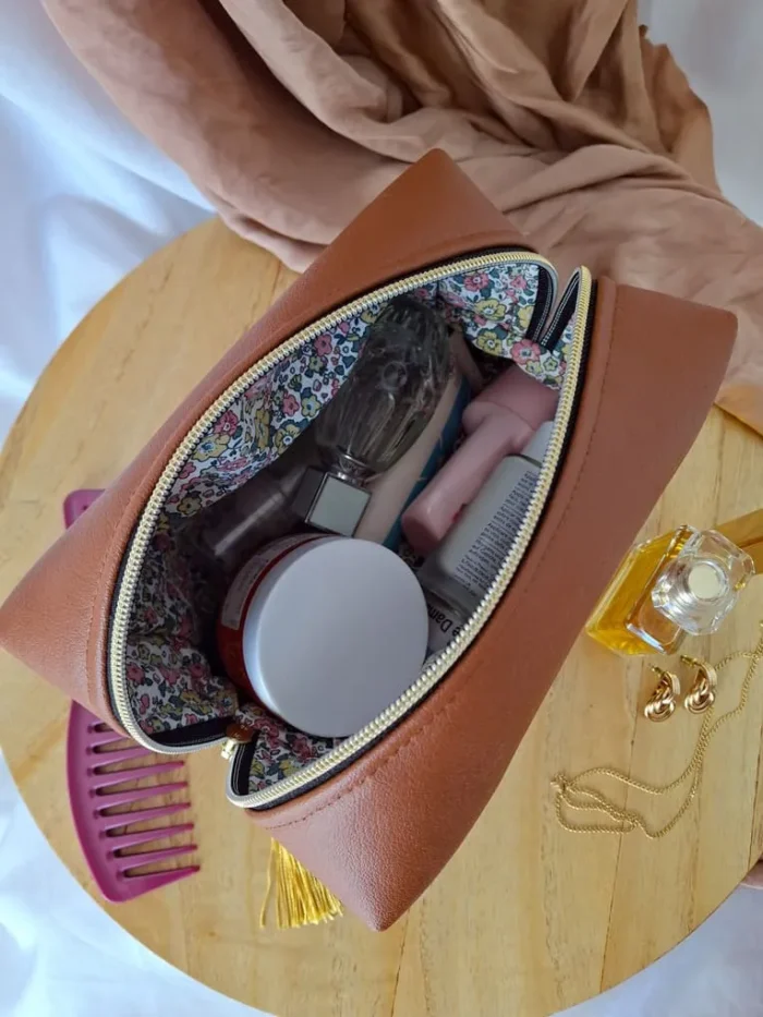 TROUSSE DE TOILETTE – Simili Cuir Camel – Image 3
