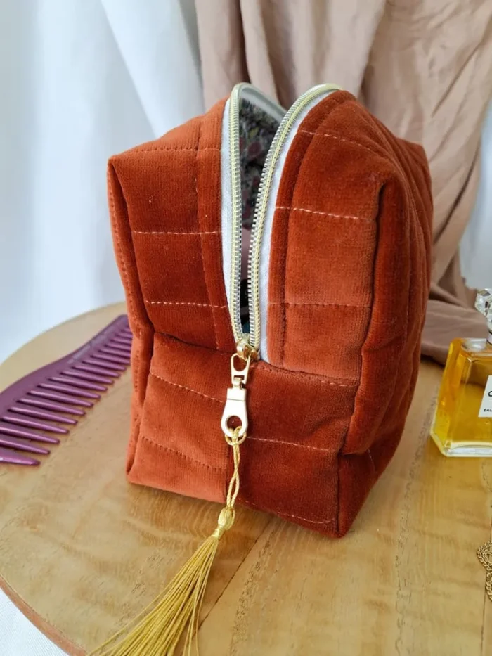 TROUSSE DE TOILETTE - Velours Matelassé Terracotta – Image 2