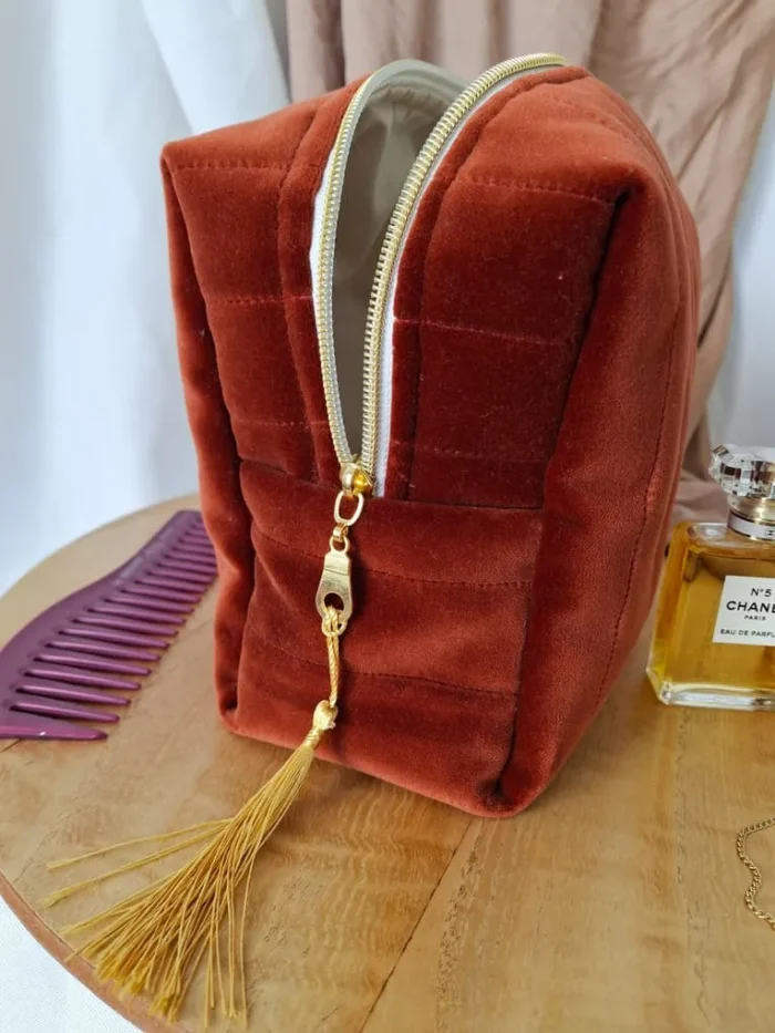TROUSSE DE TOILETTE HAUTE - Velours Matelassé Terracotta – Image 2