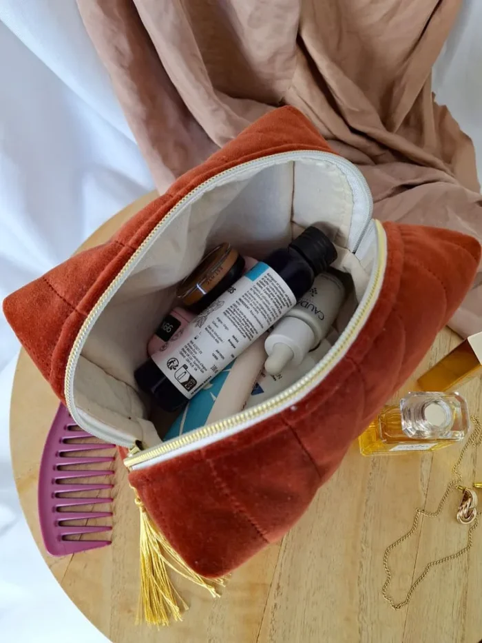 TROUSSE DE TOILETTE HAUTE - Velours Matelassé Terracotta – Image 3