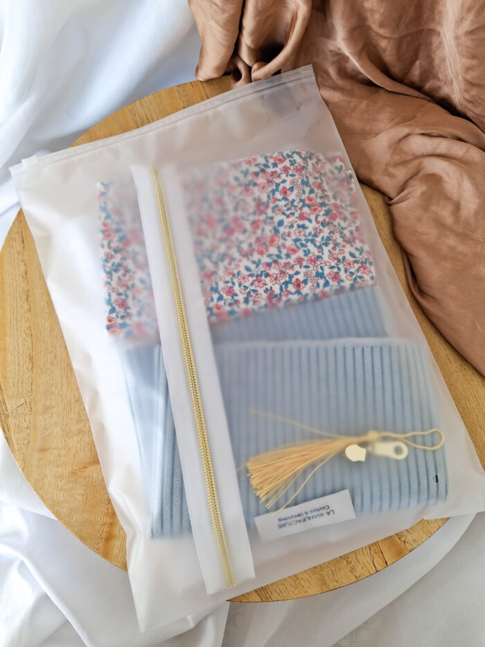 Kit Couture - La Trousse de Toilette en Velours Bleu – Image 4