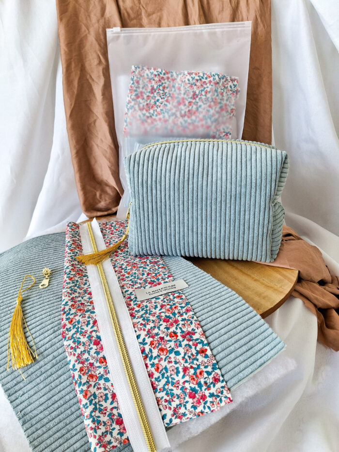 Kit Couture - La Trousse de Toilette en Velours Bleu