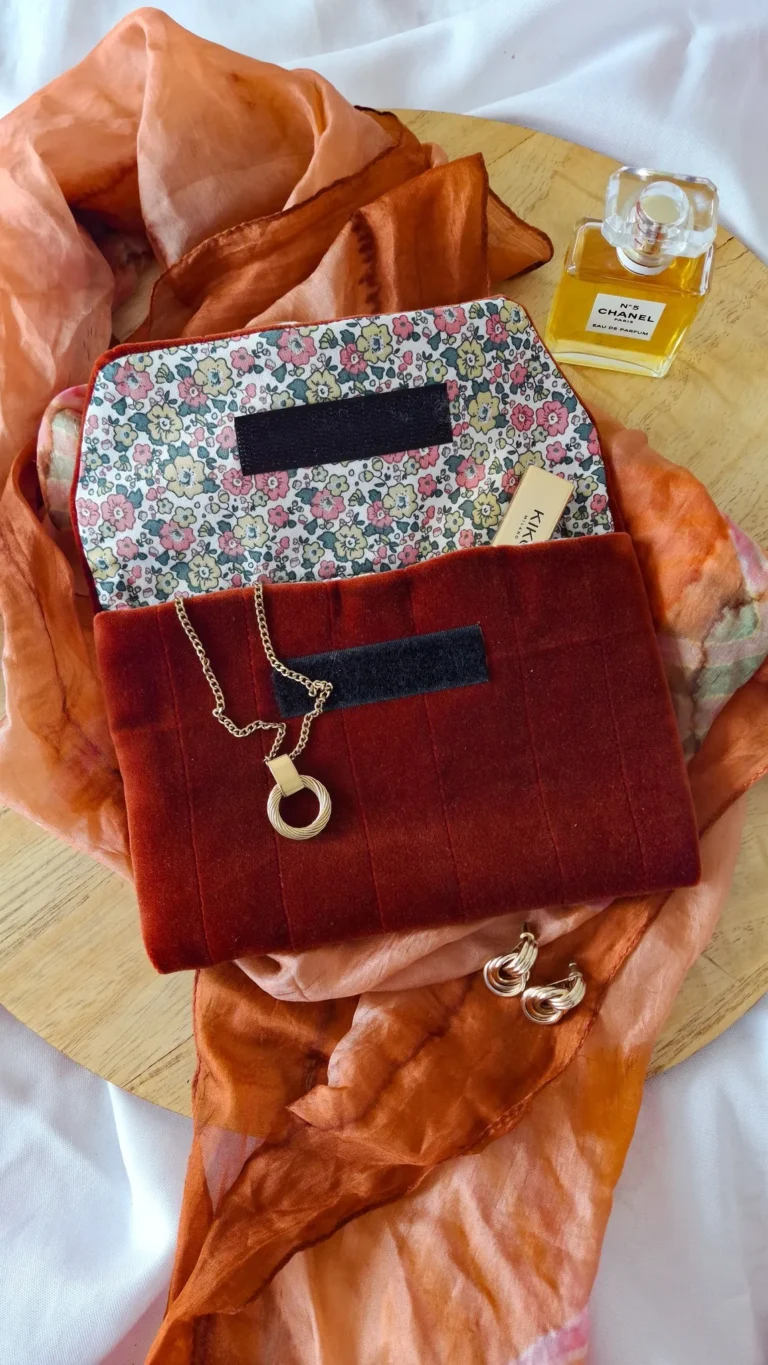 Tuto Couture : la Pochette à Scratch en Velours Matelassé